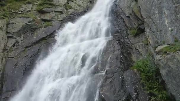Beautiful Waterfall Mossy Rocks — Vídeos de Stock