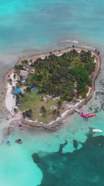 Vertical Aerial Drone Footage Private Island Colombia — Vídeos de Stock