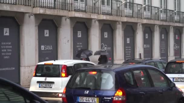 People Walking Streets Lisbon Heavy Traffic Pedestrians Rainy Day Horizontal — Stok video