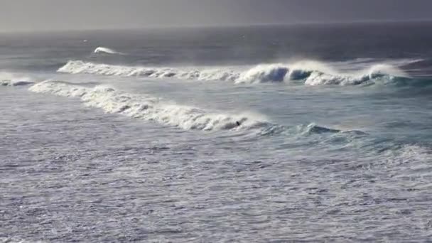 Scenic View Sea Waves Hitting Shore — Vídeo de stock