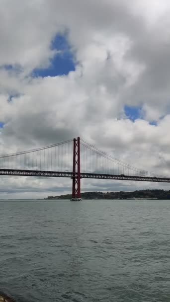 Vertical Shot 25Th April Bridge Blue Cloudy Sky Lisbon Portugal — Stok video