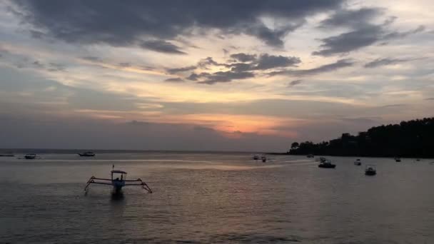 Laps Temps Une Mer Avec Des Vagues Calmes Des Bateaux — Video