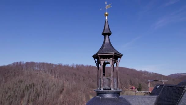 ドイツのハルツ山脈近くのStolberg城の低角度ビュー — ストック動画