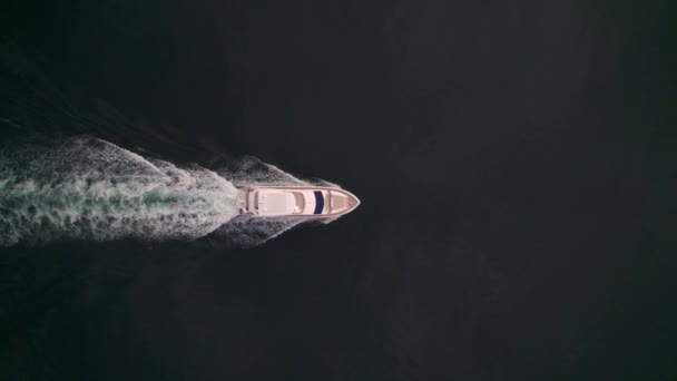 Een Langzame Luchtbeweging Rond Cortez Zee Met Drijvende Boot — Stockvideo