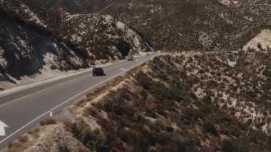 Mercedes G 'nin hava görüntüsü Palmdale, California, ABD' den geçiyor.