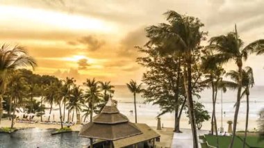 Bir Timelapse gün batımı Kata plajı Phuket Tayland