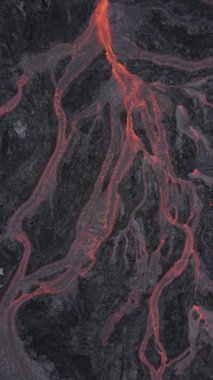 Volkanik patlamadan çıkan lavın hava görüntüsü.