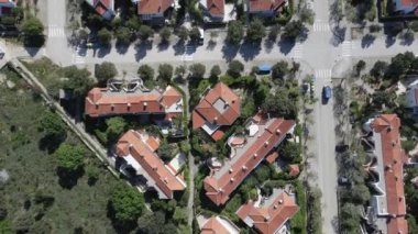 Hırvatistan 'ın Pag Adası' ndaki bina ve evlerin hava manzarası