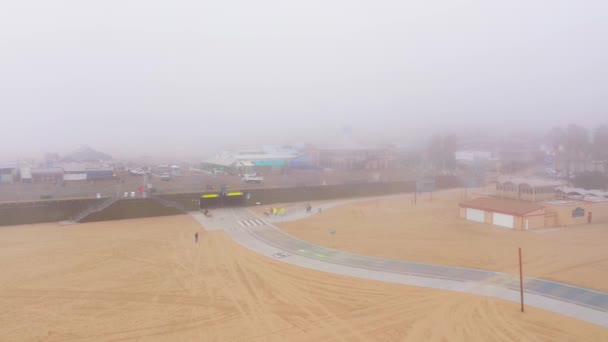 加利福尼亚圣莫妮卡的码头在浓雾中的美丽景色 — 图库视频影像