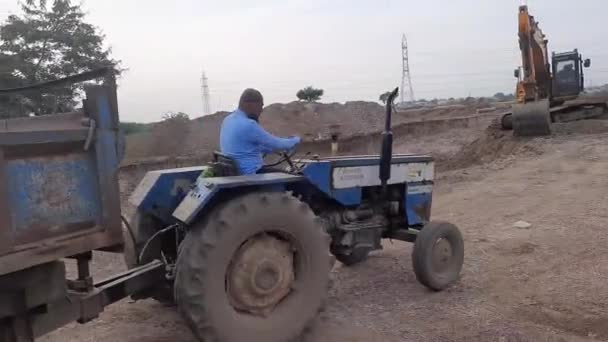 Tractor Driver Drives Tractor Load Unload Soil Moorum Excavator Machine — Vídeo de Stock