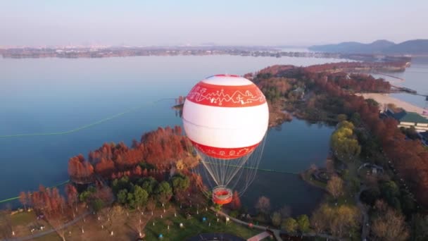 Εναέρια Λήψη Αερόστατου Πάνω Ωκεάνιο Τοπίο — Αρχείο Βίντεο