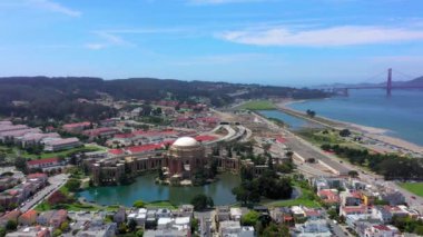 San Francisco 'nun ünlü Güzel Sanatlar Sarayı' nın havadan görünüşü.