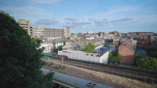 Чудовий Вигляд Поїзда Будівлями Задньому Плані Лондоні — стокове відео