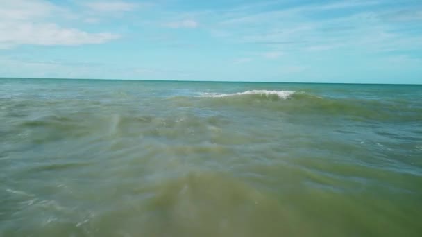 Beautiful Closeup Drone Footage Sea Waves Naples Beach Fiori Sunny — Vídeo de Stock