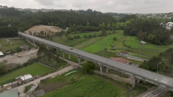 Aerial View Bridge Riding Cars Forest — Vídeo de Stock