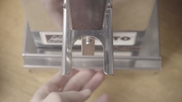 Grinding Coffee Portafilter Coffee Machine — Vídeos de Stock
