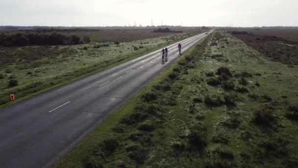 Aerial View Cyclists Riding Open Country Road Southampton United Kingdom — Stock videók