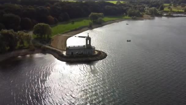 Krásný Výhled Kostel Normanton Nachází Rutland Vodní Nádrže — Stock video