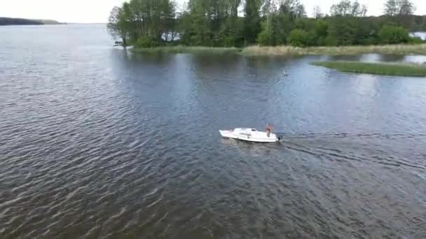 Aerial View Person Boat Zegrzynskie Lake — Stockvideo