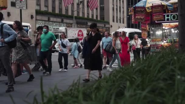 Closeup People Walking Street New York Usa — Stockvideo