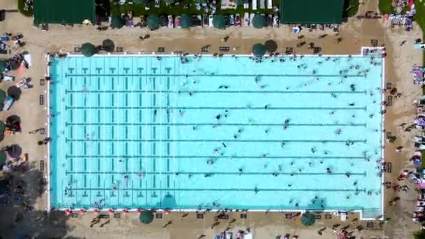 Hyperlapse Bird Eye View Local Outdoor Pool — Video Stock