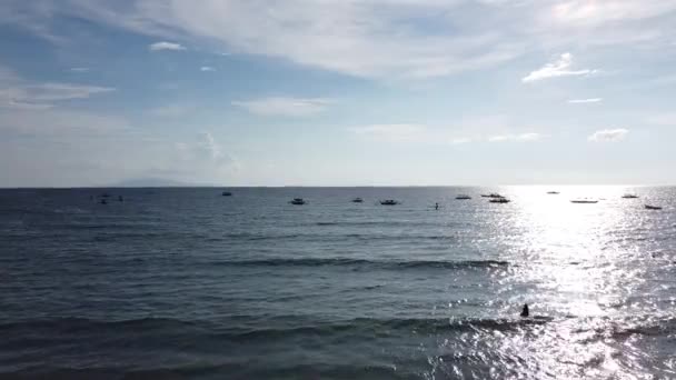 Eine Luftaufnahme Eines Schönen Meeres Einem Sonnigen Sommertag — Stockvideo