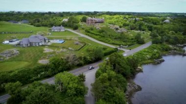 steady push along prices neck, Newport, Rhode island