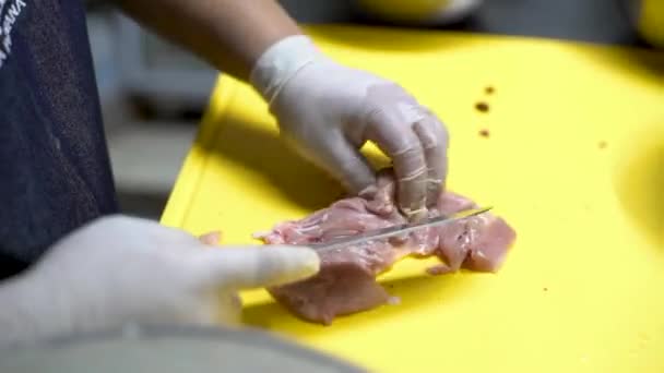 Closeup Shot Person White Gloves Cutting Chicken Milanese Sharp Knife — Video Stock