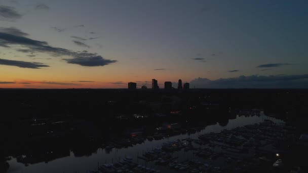 Drone Pushes New Rochelle New York Sunset — Stockvideo