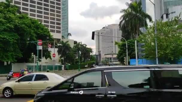 Carros Motos Dirigindo Nas Proximidades Jakarta Skyline Área — Vídeo de Stock