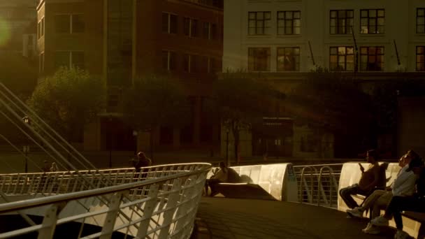 Beautiful Shot People Millennium Bridge Sunset — Vídeo de Stock
