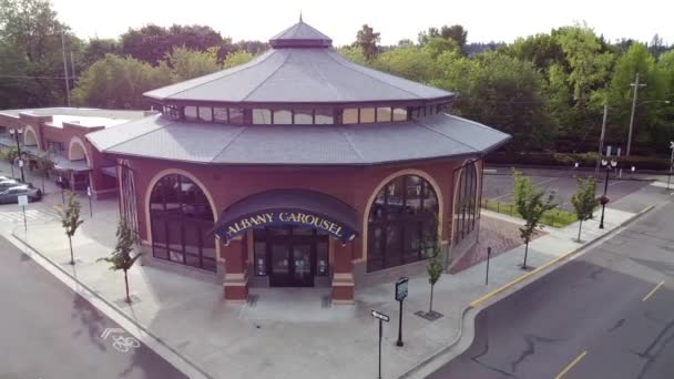 米国オレゴン州のオールバニ歴史カルーセル ミュージアムの空中撮影 — ストック動画