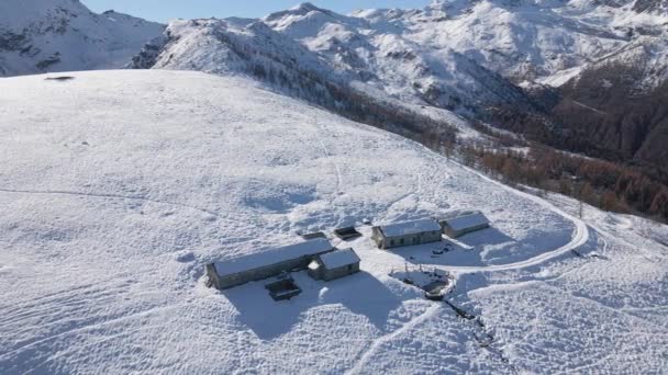 Una Hermosa Vista Las Casas Los Alpes Italianos Frío Día — Vídeos de Stock