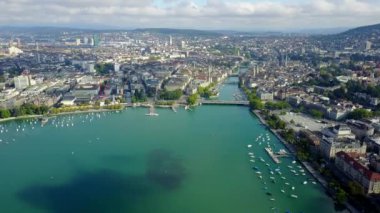 Zürih şehri ve Zürih Gölü 'nün hava aracı görüntüleri. İsviçre.
