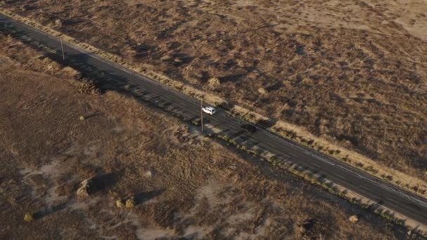 Widok Lotu Ptaka Wagonów Mercedes Jadących Przez Palmdale Kalifornia Stany — Wideo stockowe