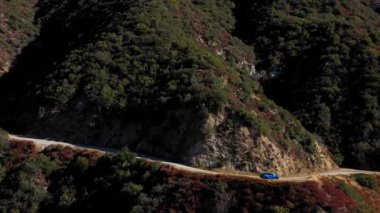 California 'daki Baldy Dağı' nda güzel bir araba manzarası.