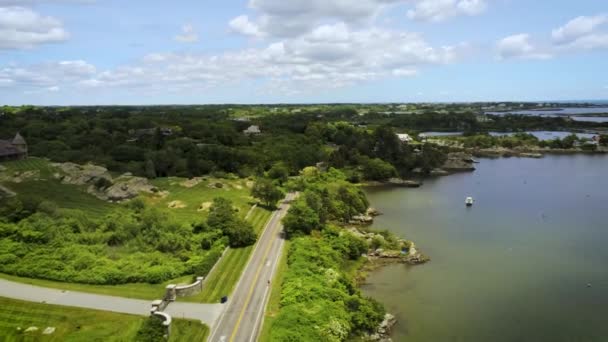 Drone Yaw Pan Ocean Ave Prices Neck Narragansett Bay Luxury — Wideo stockowe