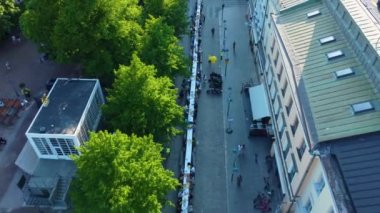 Helsinki Günü, Gökyüzü Altında Akşam Yemeği, insanların birlikte yemek yemesi..