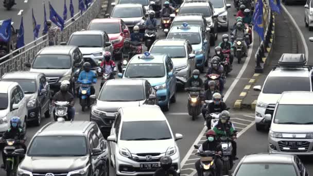 Yakarta Indonesia Junio 2022 Tráfico Ocupado Con Vehículos Caóticos Luchando — Vídeos de Stock