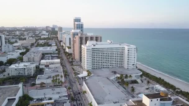 日落时美国迈阿密佛罗里达海滩的高角景观 — 图库视频影像