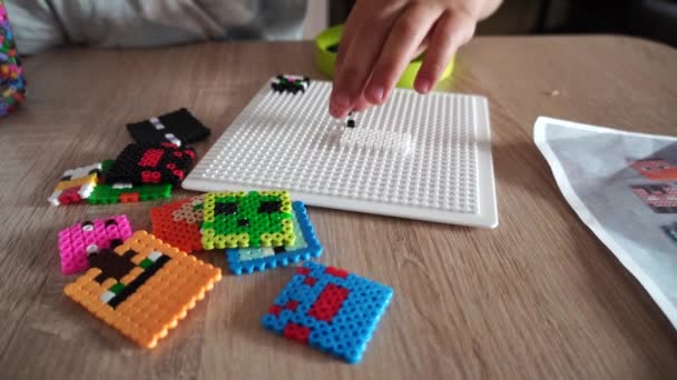 Child Creating Figures Plastic Beads Wooden Table — Vídeo de stock
