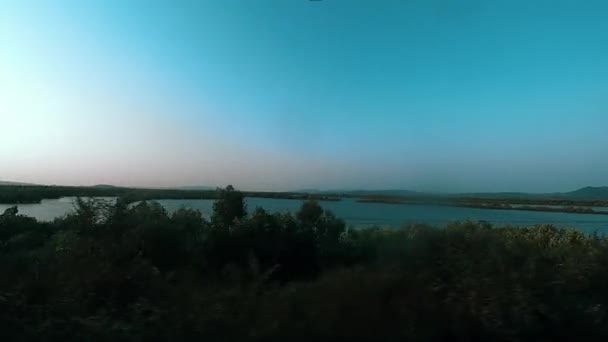 夕方の列車からの海の素晴らしい景色 — ストック動画