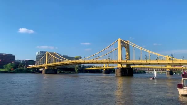 Blue Sky Andy Warhol Bridge Seen Allegheny River Waterfront Pittsburgh — Stock video