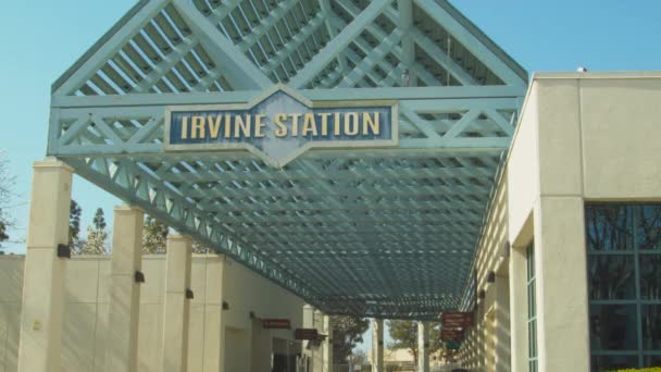 美国加利福尼亚州欧文火车站的外部 — 图库视频影像