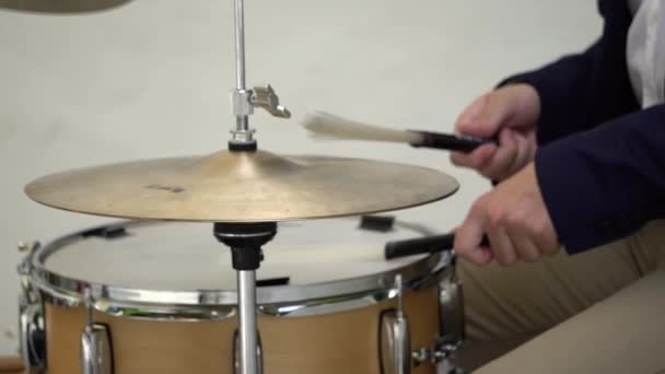 Closeup Faceless Musician Striking Drums Drumsticks — Αρχείο Βίντεο