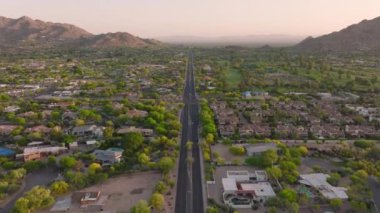 Bir Dağ Lüks Mahallesi 'nde Anka Yolu' nda Hava Çekimi