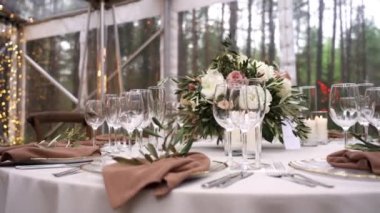 Bir tören için zarif bir masa.