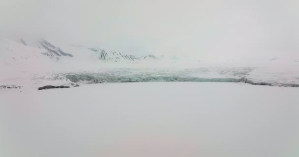 Ένα Βίντεο Από Χιόνι Στο Νησί Σπίτσμπεργκεν Στο Αρχιπέλαγος Σβάλμπαρντ — Αρχείο Βίντεο