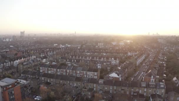 Una Vista Aérea Los Edificios Una Ciudad Moderna Una Mañana — Vídeos de Stock