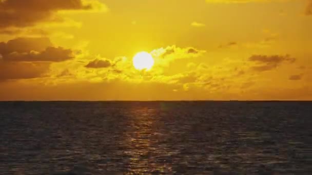 Timelapse Shot Golden Sunrise Seashore Hawaii Lanikai Beach — Vídeos de Stock